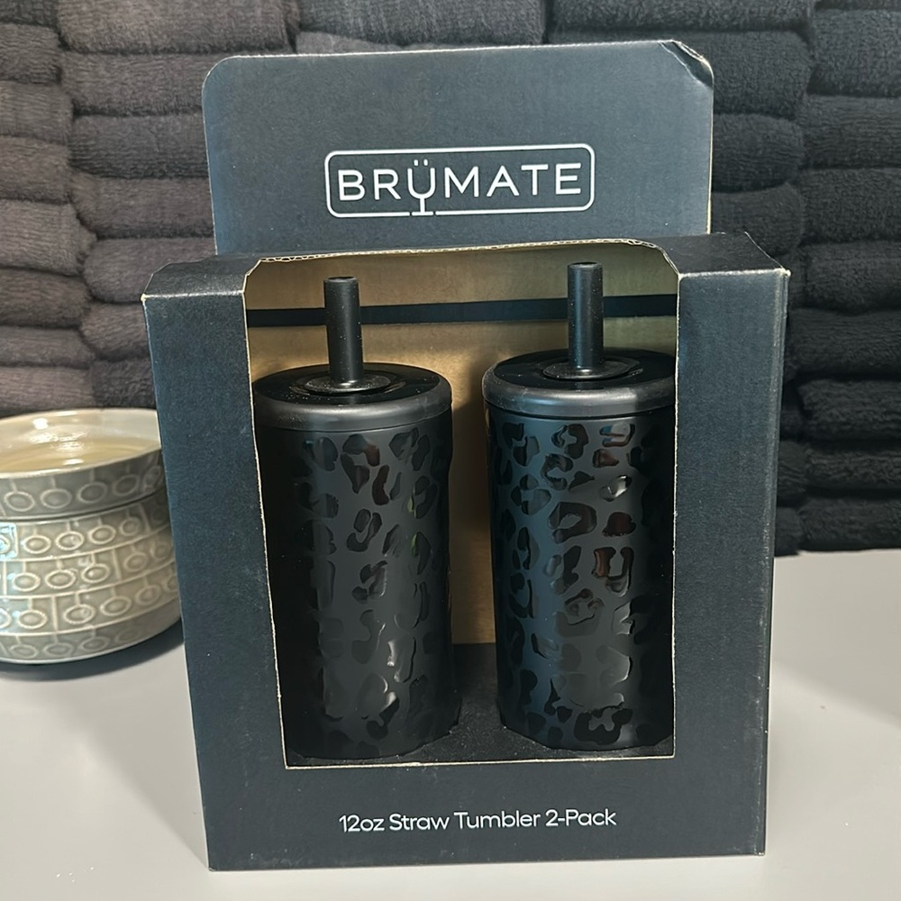✨✨UFS)✨✨

NIB 12 oz Straw Tumblers 2 pack 

🖤 black  Onyx Leopard